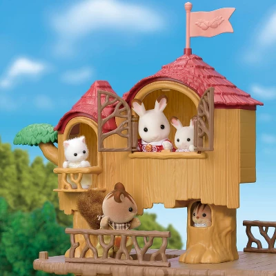 Calico Critters Lakeside Lodge Gift Set, Dollhouse Playset With Collectible Figure, Furniture And Accessories - Image 4